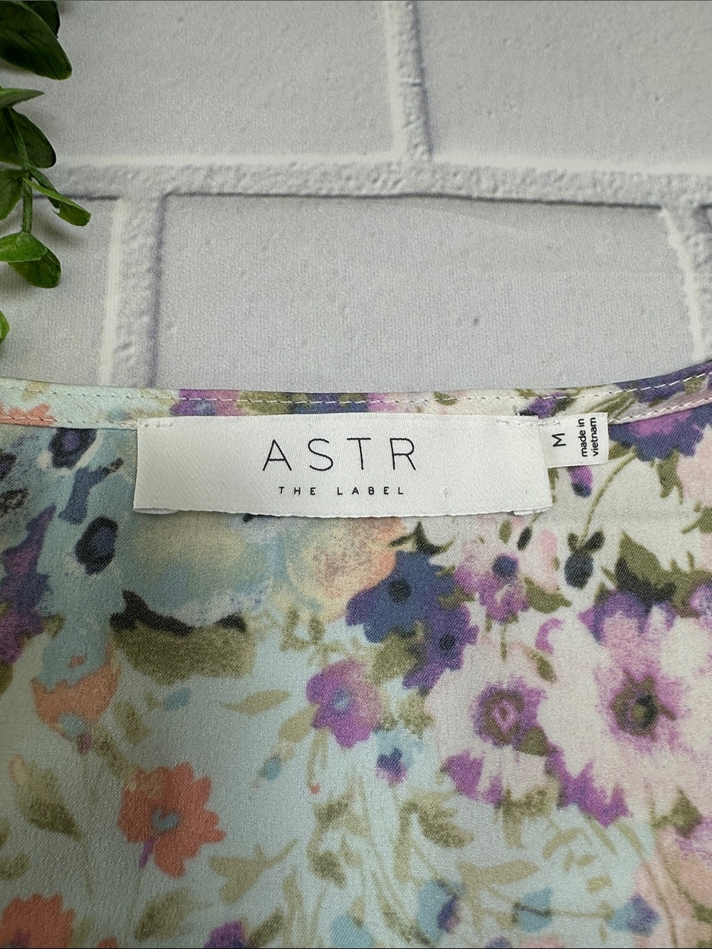 ASTR The Label * Pastel Floral Wrap Blouse in Pastels Sz M - Picture 7 of 11